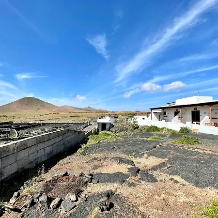 Casa Rural En Finca Con Wifi Y Estupenda Vista A Volcan Holiday home